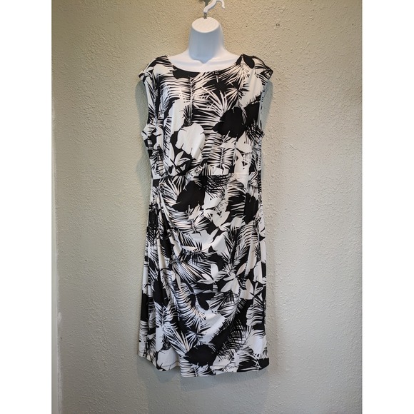 Roz & Ali Dresses & Skirts - Roz & Ali Black White Palm Print Sleeveless Dress 14 Geometric Office Mature